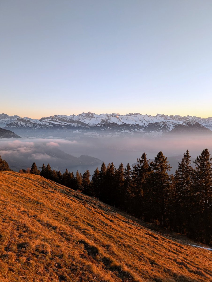 HikingSchweiz's tweet photo. Seek out spots that instill a sense of awe ✨🇨🇭 https://t.co/FUKGNB4O9B