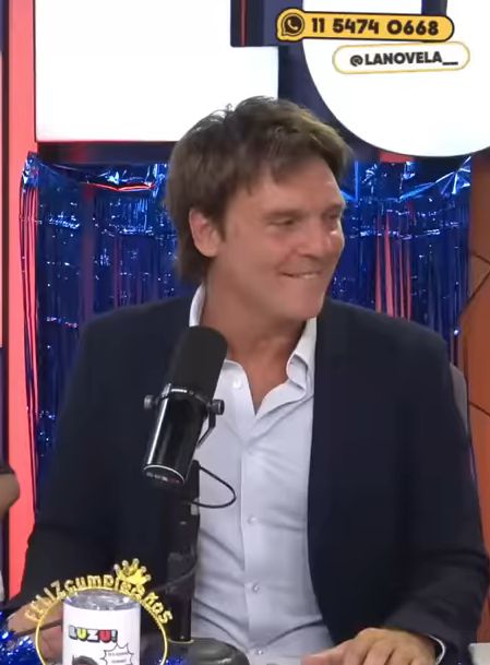 soloporluzu's tweet photo. lo último que ves de un tipo enamorado antes de besar a su mujer #lanovela2026 https://t.co/FloQW8VNo5