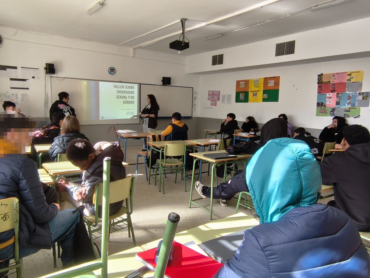 🌈​ Gracias a Sevilla Diversidad el alumnado de 4º de la ESO recibió un taller sobre diversidad sexual y de género.