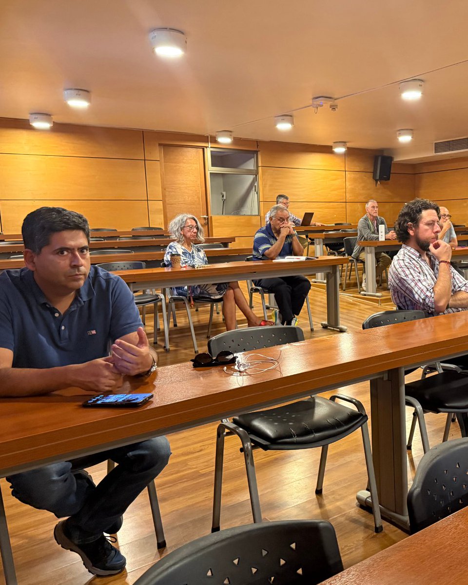 JorgeDelPico's tweet photo. Reunión institucional con la Facultad de Ciencias Agrarias para abordar sus principales desafíos, proyecciones y líneas de desarrollo académico.

#rectoria2026 #jorgedelpico https://t.co/uCPyU8p7EZ