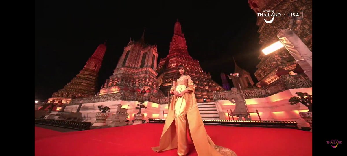 the_lisapopbase's tweet photo. "The way Lisa carries a traditional Thai outfit - poised, regal, and effortlessly iconic."

LISA AMAZING AMBASSADOR
#AmazingThailandxLISA
#AmazingThailandExclusiveNight
#FeelAllTheFeelings https://t.co/H2BtXeFe5E