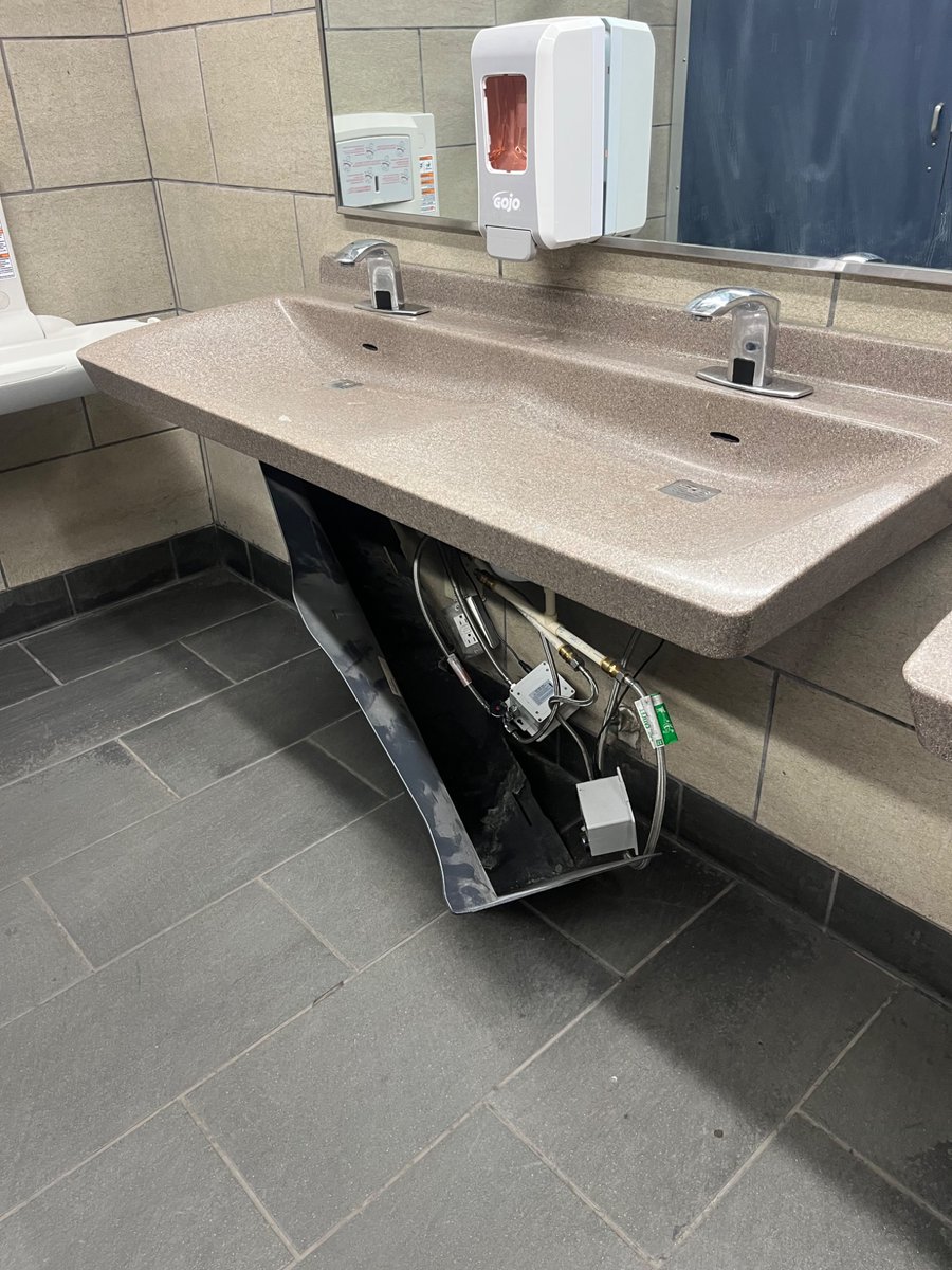 Does anyone know where you apply for the competition of holding your breath the longest while using the Lowe’s bathroom? #comedy .