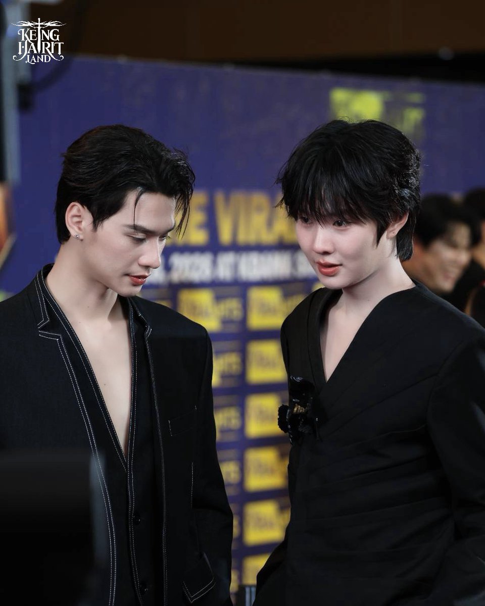 🦆: เธอชุดนี้โป๊ไปไหมคะ
🐰: แล้วชุดนี้ไม่สวยเหรอ
🦆: สวยค่ะ เธอใส่อะไรก็สวย 

KENGNAMPING VRH AW25
#TVHA2025xKNP