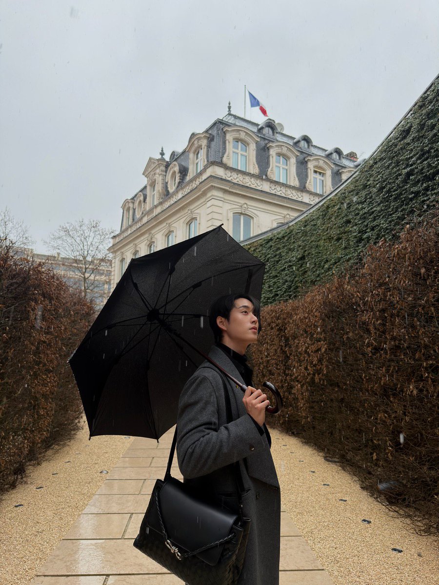 harxeuphoria's tweet image. EST INSTAGRAM UPDATE IN PARIS!! 🖤

( #est_rvp )