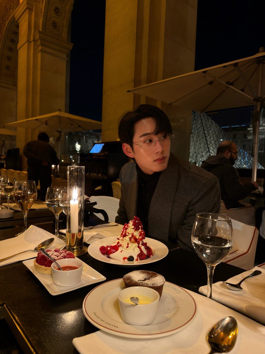 harxeuphoria's tweet image. EST INSTAGRAM UPDATE IN PARIS!! 🖤

( #est_rvp )