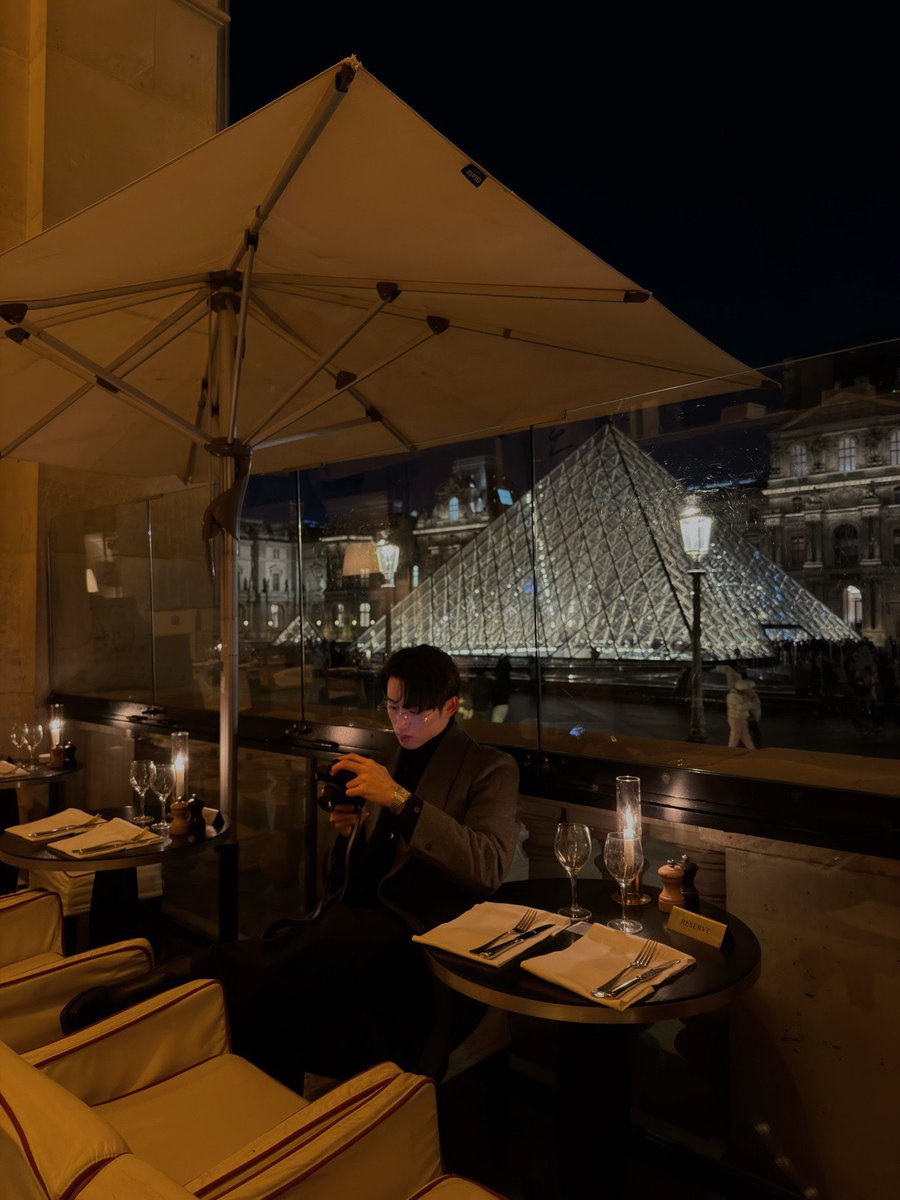 harxeuphoria's tweet image. EST INSTAGRAM UPDATE IN PARIS!! 🖤

( #est_rvp )