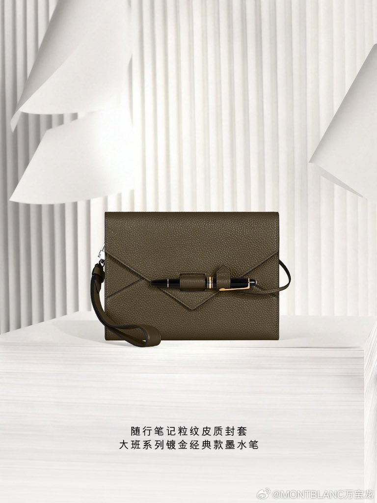 260128 | #Montblanc

ʚ🐰ɞ

นักร้องและนักแสดง #แพทริค สร้างสรรค์บทชีวิตในปัจจุบันด้วยจังหวะที่เป็นอิสระและเป็นตัวของตัวเอง

#PatrickFinkler #尹浩宇 
#YinHaoyu #แพทริคณัฐวรรธ์

「Montblanc Sartorial Notebook Holder」ถ่ายทอดทัศนคติแบบใหม่ ผ่านเส้นสายและสัมผัสอันมีคุณภาพ จับคู่กับ