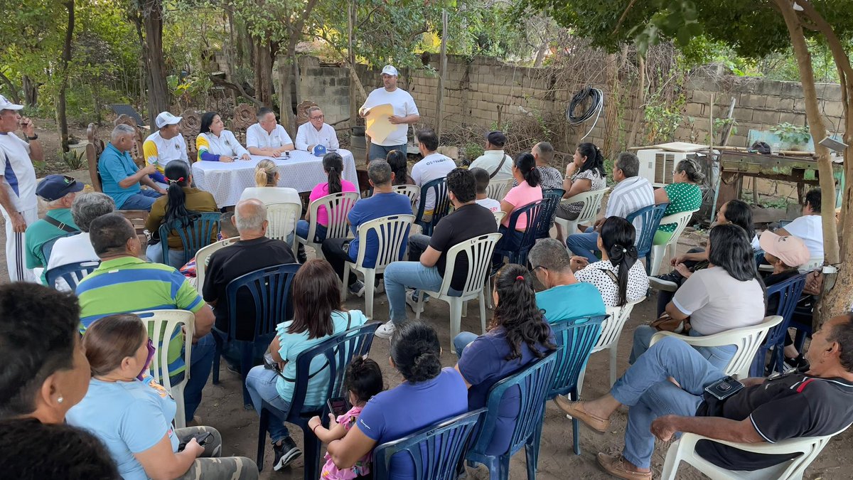 El Presidente de AD, <a href="/rubenlimas/">Ruben Limas</a>, recorre Nueva Esparta junto a autoridades sus seccionales para evaluar y aceitar la maquinaria ADeca. En el municipio Díaz se presentó el 100% de la estructura de carne y hueso. ¡#ADSeCrece! 🇻🇪🏳️
