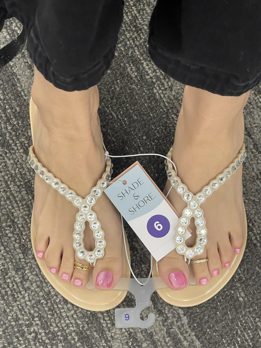 Do you have a favorite? #sexyfeet #pedi #shoes #footmodel #feetfetısh