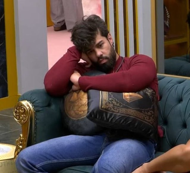 centralreality's tweet image. Precisamos falar sobre o Paulo Augusto, que levou 11 votos na primeira semana e não fez nada para mudar isso. Não tem um embate, não tem estratégia, é totalmente apático e, desde que entrou, virou um objeto de decoração da casa. #BBB26