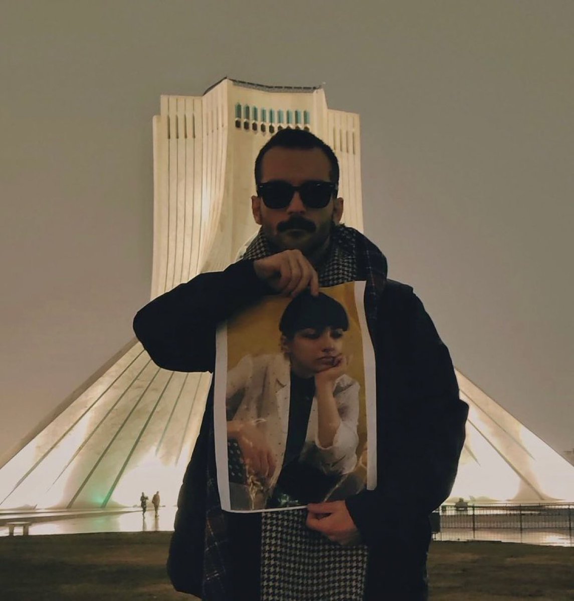 Iliaaaa6's tweet image. دیشب ریختن خونه پارسا و به شکل رعب آوری دستگیرش کردن. 
صدای #پارسا_مصلحی‌فرد باشیم.