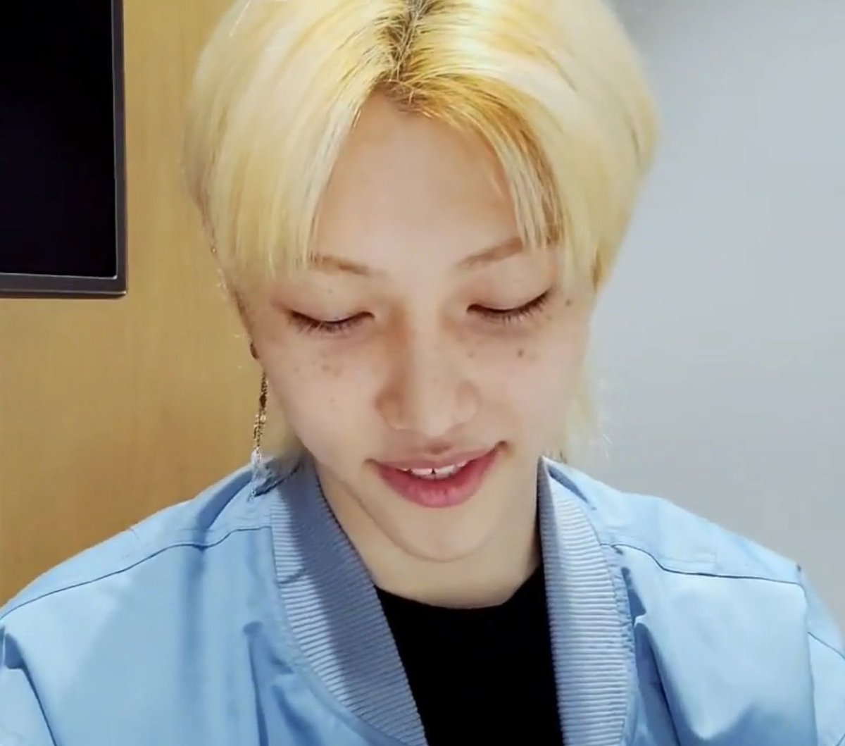 blue_tomato_'s tweet image. 변하지 않는게 있대