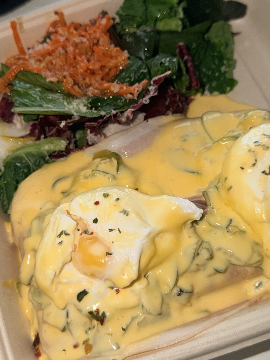 슬픈일이 일어났다
자리에서 일어나 맛있는걸 먹는다 실시