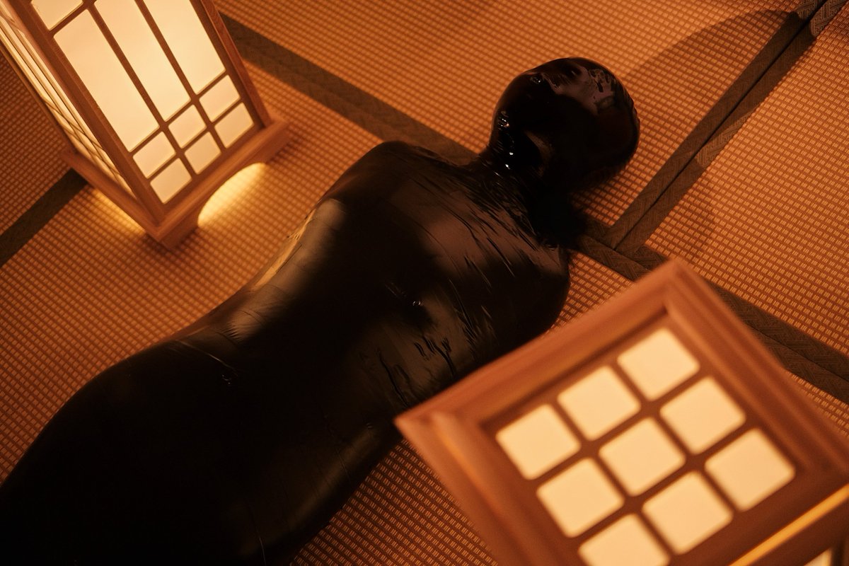 【裹】
—
📦：<a href="/chocoandneko/">巧喵</a> 
😈：<a href="/beyonds_dxd/">📷beyond 🪢</a> 
—
#mummification #全包 #木乃伊化 #latex #bdsm #胶带