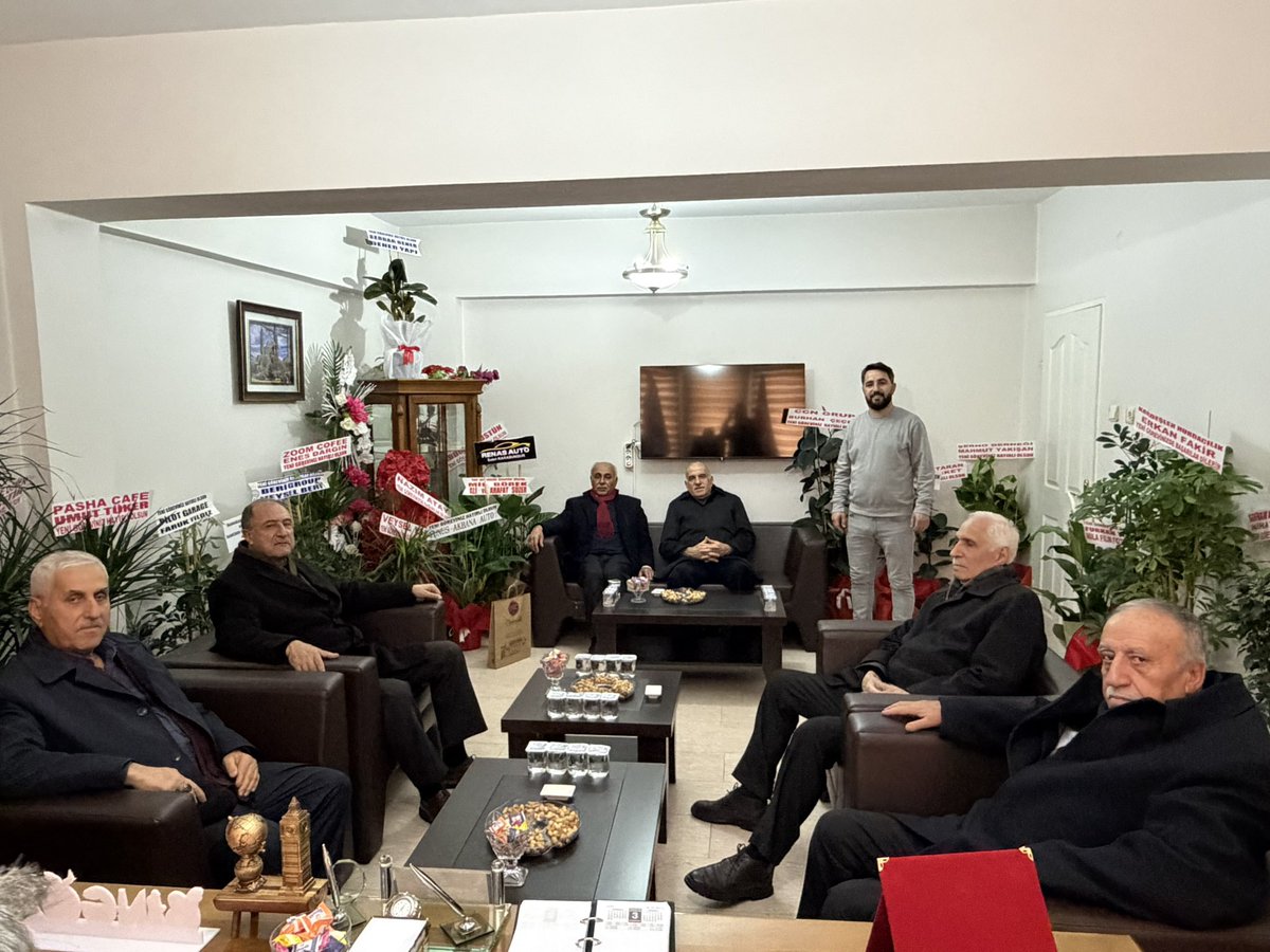 AlpayZulkuf's tweet photo. 📍Bingöl Belediyesi Zabıta Müdürü Sn. Mehmet Erdem, Bingöl Belediyesi Ruhsat Birimi Müdürü Sn. Mahmut Dursun
📍Karlıova Esnaf ve Sanatkarlar Odası Başkanı Sn. Ali Bingöl
📍2003-2008 yılları arası Bingöl Belediyesi Başkanı Sn.Hacı Ketenalp ve Garip köyü muhtarı ve yönetimini odamızda ağırladık.
Tebrik ziyareti dolayısıyla başkanlığımıza teşriflerinden büyük memnuniyet duyduk. Nazik düşünceleri ve ziyaretleri için teşekkür ederiz.