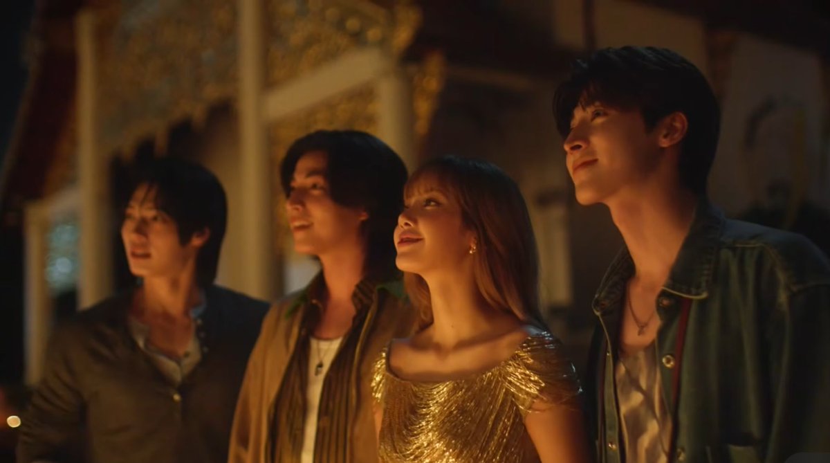 ไปถ่ายกันตอนไหนลิซ่ามากับสามหนุ่มสามมุม