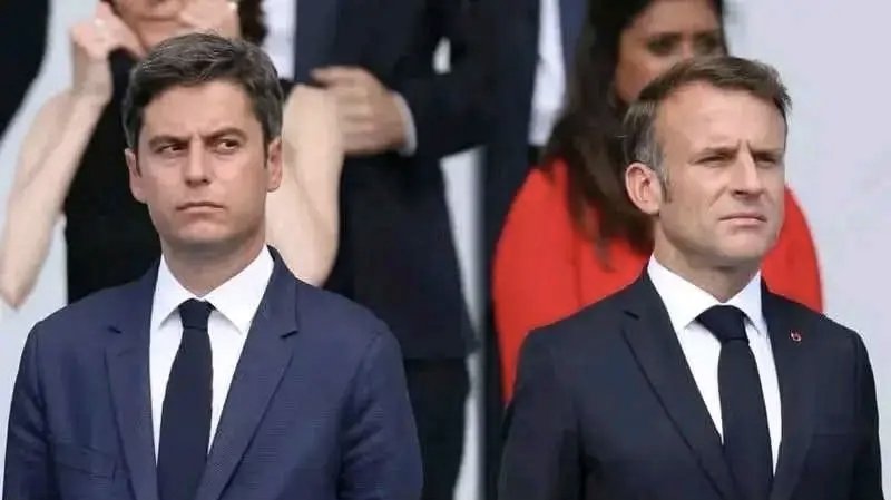 🇫🇷 IL EST CLAIR QUE LEURS ENFANTS NE RISQUENT PAS D'ALLER SUR LES RÉSEAUX SOCIAUX 😉