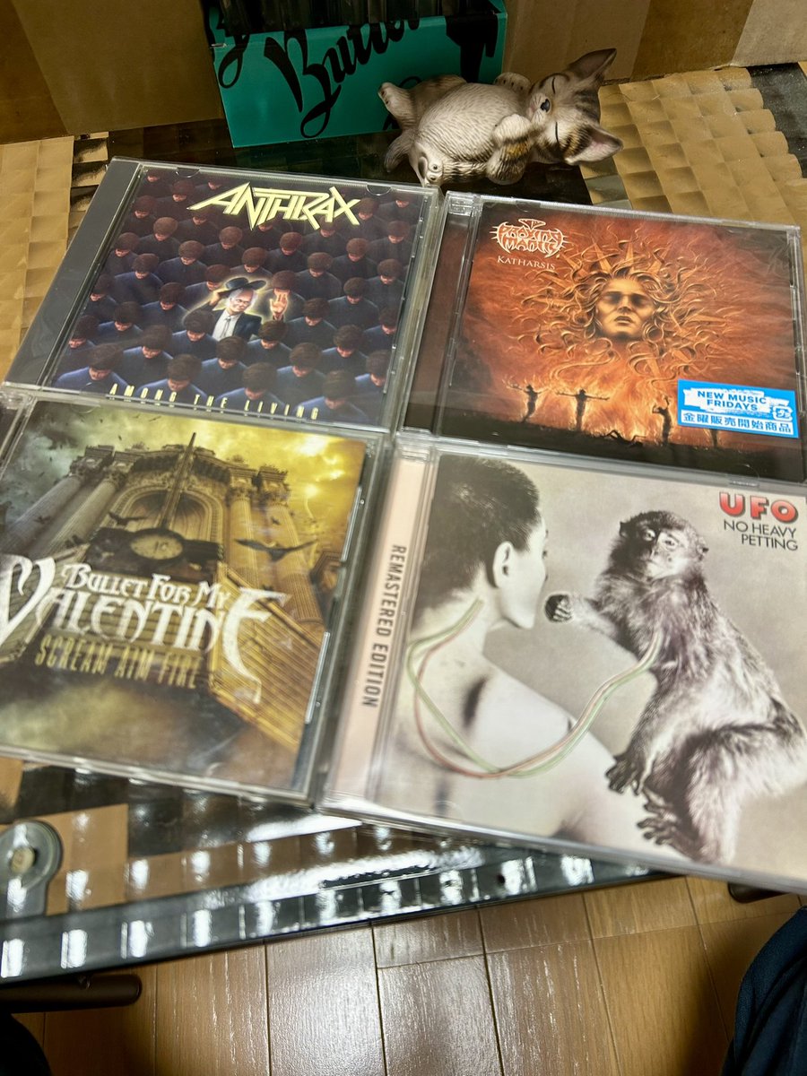 Hi, guys.
I listened to these CDs on January 28th, 2026.

Among the Living / Anthrax🇺🇸
#DanSpitz

#Katharsis / Praying Mantis🇬🇧

#ScreamAimFire
Bullet for My Valentine🏴󠁧󠁢󠁷󠁬󠁳󠁿

No Heavy Petting / UFO🛸
"Can You Roll Her" is my favorite song.
I also wanna listen to it tomorrow.