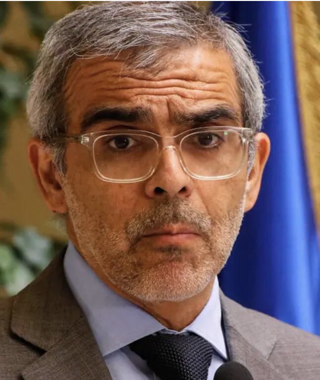 Vega4Julio's tweet image. Ayer en un noticiero de Tv apareció este huevas por el año cumplido del " ministerio de seguridad " ( inseguridad ) y decía que han bajado los delitos y considerablemente los homicidios , anoche hubieron como 4 asesinatos , y la otra bosta Leitao ni aparece 😡