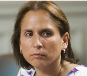 Ayer en un noticiero de Tv apareció este huevas por el año cumplido del " ministerio de seguridad " ( inseguridad ) y decía que han bajado los delitos y considerablemente los homicidios , anoche hubieron como 4 asesinatos , y la otra bosta Leitao ni aparece 😡