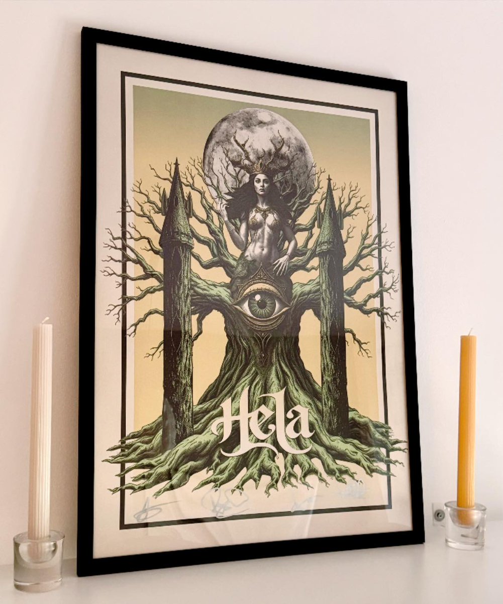 TormoRecords's tweet photo. Así luce el póster firmado que se incluye en las 25 primeras reservas del nuevo disco de HELA "A Reign To Conquer", y ¡OJO! QUEDAN MUY POCAS. 

Disponible aquí https://t.co/OsqiE5XlZ3

#hela #areigntoconquer #doommetal https://t.co/npYNUPwzPE