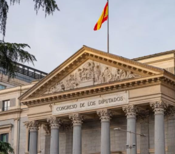 ATTSquared's tweet photo. Spain to Grant Legal Status to 500,000 Undocumented Migrants. Spain announced Tuesday it will grant legal status to around 500,000 undocumented migrants living in the country.

Read more - https://t.co/432gTO60pr https://t.co/5Za2SQ1p48