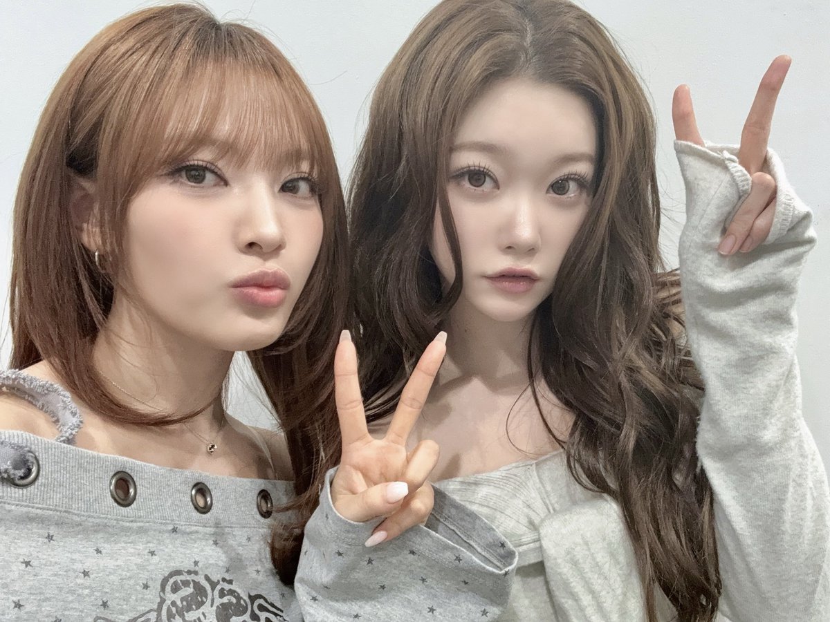 [📸]
260128 아무튼 떠들러 왔는데

#Billlie #빌리 
#MOONSUA #문수아
#TSUKI #츠키
#아무튼떠들러왔는데