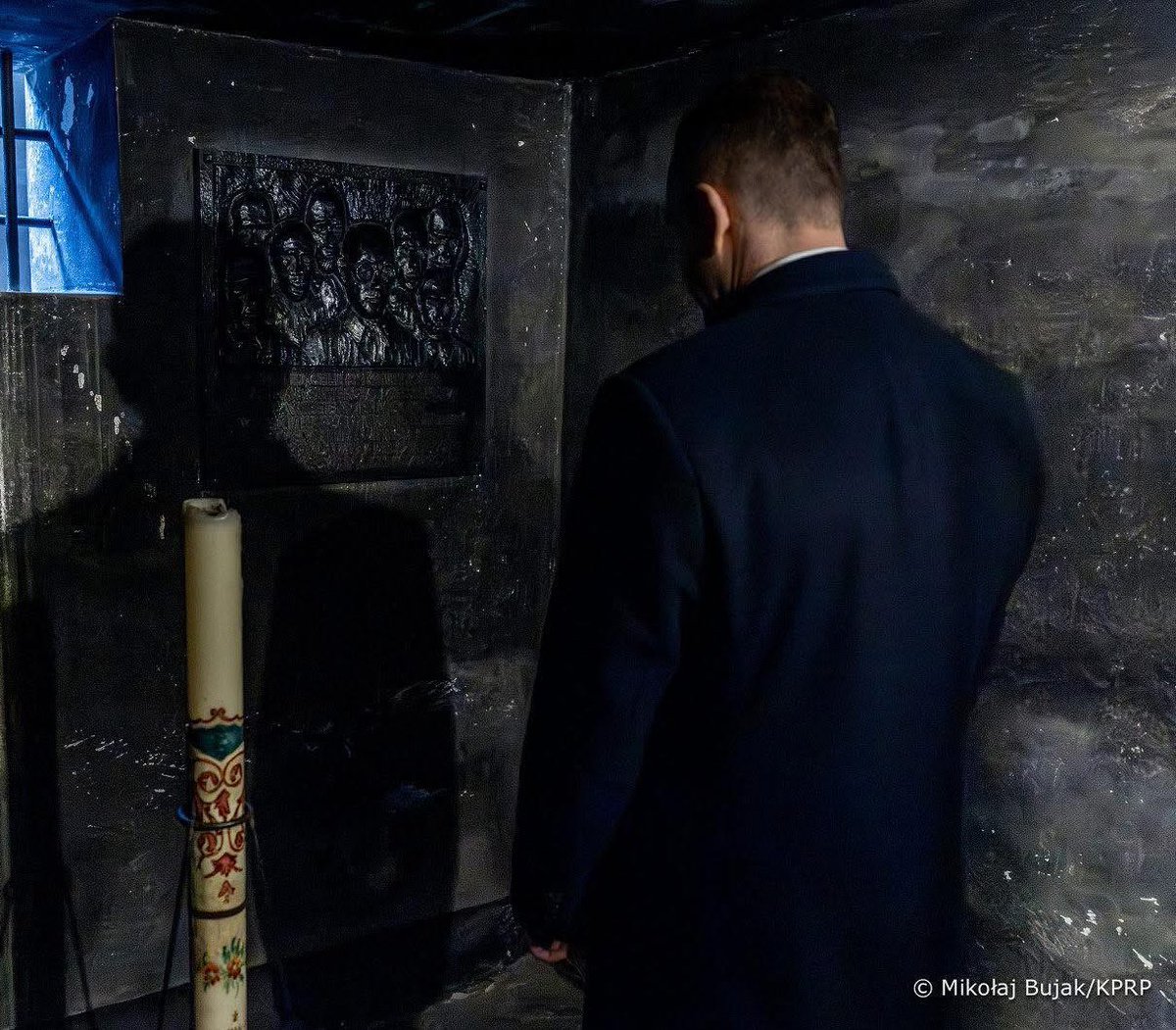 Sachinettiyil's tweet image. Polish Catholic President Karol Nawrocki prays at the cell in Auschwitz where St. Maximilian Kolbe was imprisoned, who heroically offered his life for another inmate.

Image: Karol Nawrocki