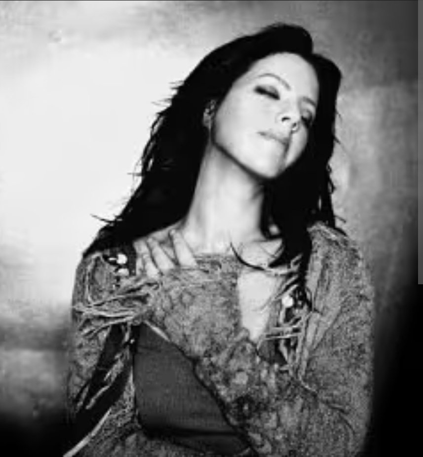 Te amo Sarah
Felíz cumpleaños!🖤