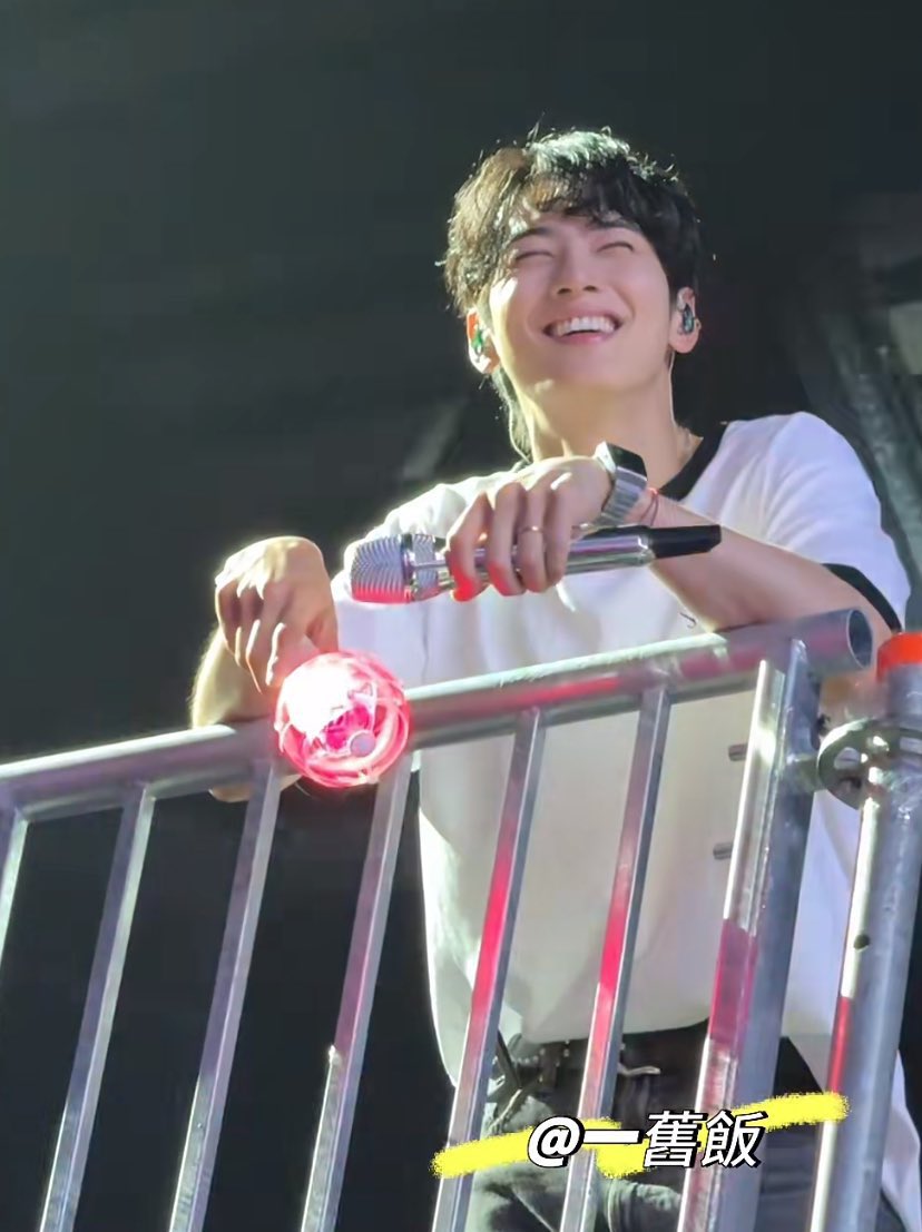 god please keep this smile forever on his face 🤍