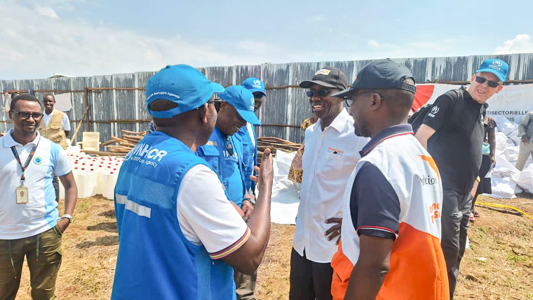 WVBurundi's tweet photo. Toutefois, selon lui, grâce à l’appui financier de #Startfund, @WVBurundi, à travers le consortium dont il assure le lead (@Tearfund et @HelpChannelBdi) est en train d’assister une bonne partie des réfugiés en distribuant des articles non-alimentaires.
#refugee #water#sanitation https://t.co/hgnn1L94Fs