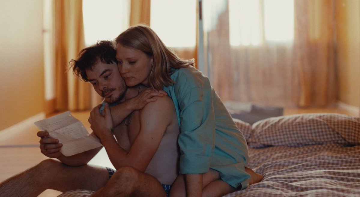 FilmUpdates's tweet image. First look at ‘TWICE OVER,’ an upcoming romantic comedy starring Mia Wasikowska and Charlie Heaton.

Follows two people whose unexpected reunion stirs long-buried feelings and unspoken certainties about life, time and reinvention.

(via: @DEADLINE)