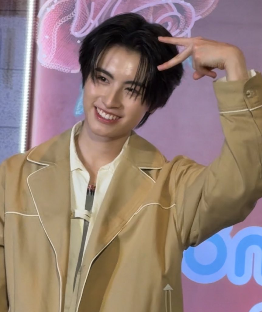 maybeitjan's tweet image. เวลางาน                                         เลิกงาน