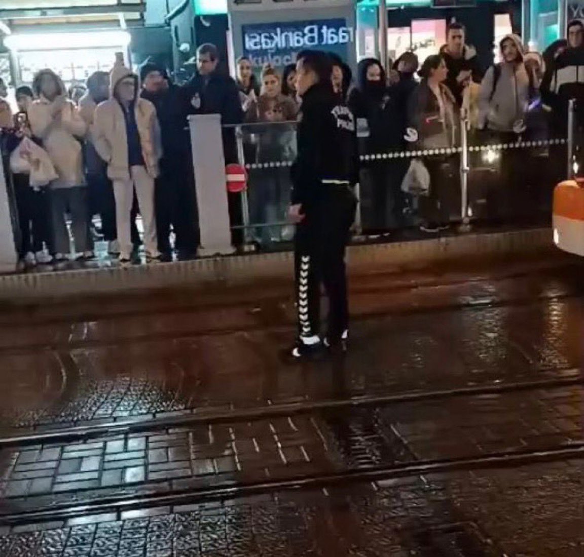 Polis Memuru Onur Şener’i görevine geri iade edin.