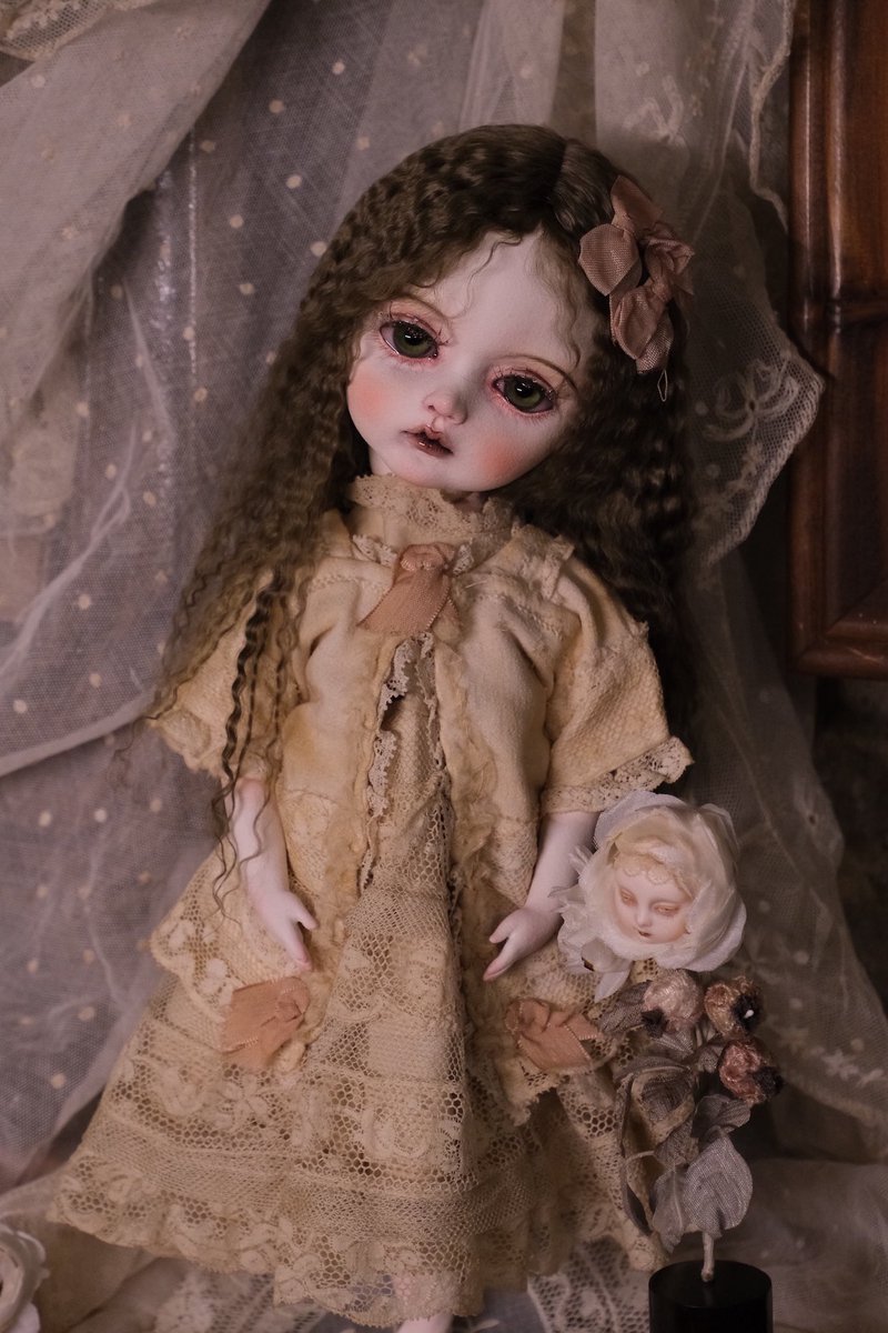 Ashley2.0
一个拥有大眼睛的小女孩，独一无二