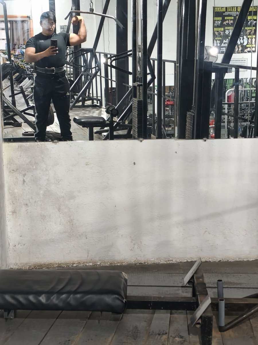 jorge_lopez10's tweet photo. "Cualquiera entrena con ganas, pero solo el que tiene disciplina se presenta cuando el ánimo falta. 🛠️ La grasa va cediendo porque la voluntad no se rinde. ¡Seguimos sumando! 🚀" https://t.co/UHwFBp0ywP