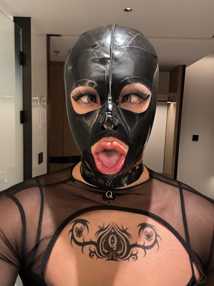 看到粗大黑屌后：自觉前锁后塞戴鼻勾、露出阿黑颜，齁哦哦哦…
#反差 #qos #母猪 #男婊 #sissy #颜面崩坏