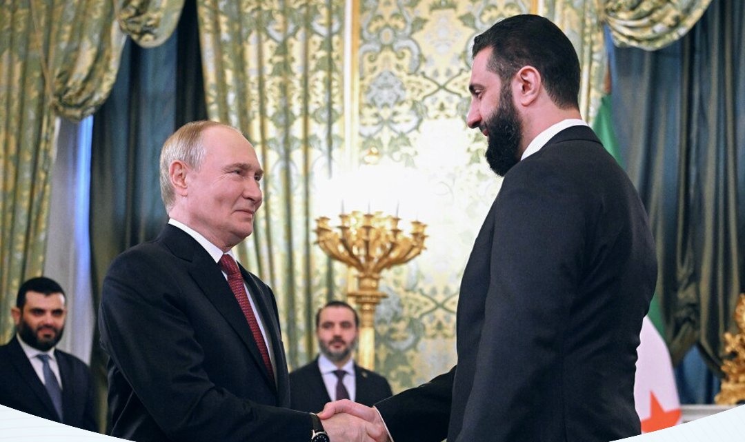 ستنتهي الحرب، ويتصافح القادة، وتبقى تلك العجوز تنتظر ولدها الشهيد، وتلك الفتاة تنتظر زوجها الحبيب، وأولئك الأطفال ينتظرون والدهم البطل. لا أعلم من باع الوطن ولكنني رأيت من دفع الثمن.

أحمد الشرع الجولاني سابقا يقابل بوتين في موسكو.