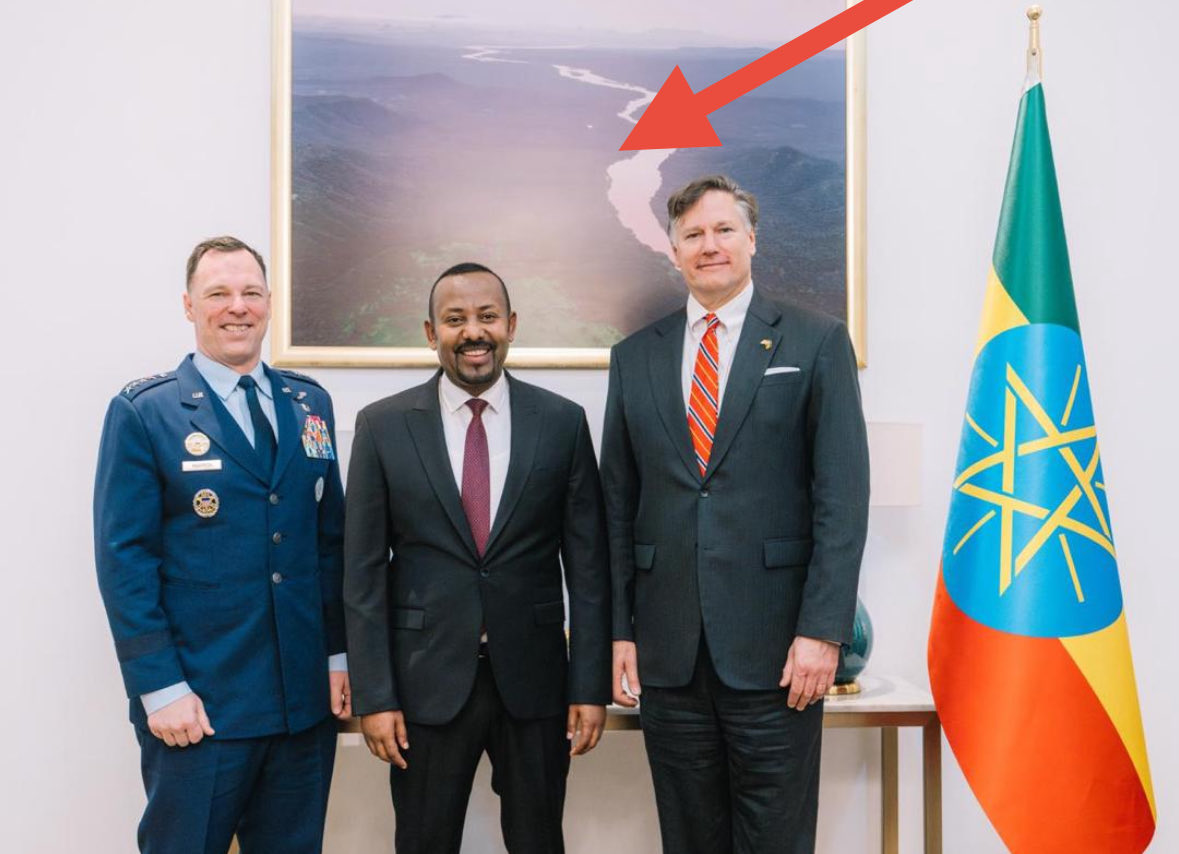 ቅኔን: ጠ/ሚ አብይ ይቀኟት።
ባይሆን ዲፕሎማሲውን ትንሽም ቢሆን እናግዛቸዋለን 🫡🇪🇹