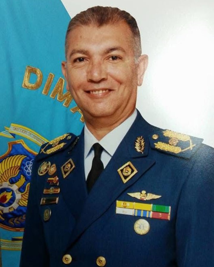 #Venezuela. Ellos son  4 Generales de la FAN, presos politicos de la Estructura Criminal que los mantiene secuestrados.

* Gral.Div. Tomas Enrique Martínez Macias (Rodeo 1)
* Gral.B. Héctor Hernández Da Costa (Rodeo 1)
* Gral.B. Ramón Lozada Saavedra
* Gral.B. Miguel Sisco Mora