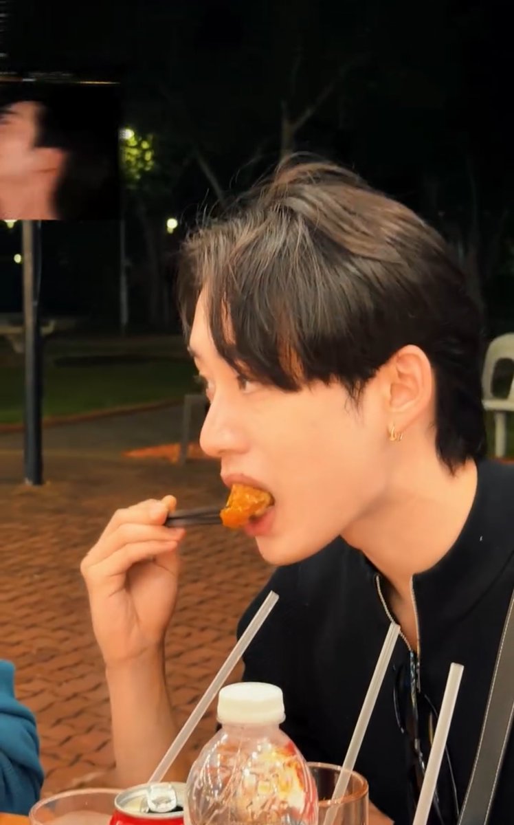 sthibtw_'s tweet image. น้องเอสงั่มๆ ((😋))