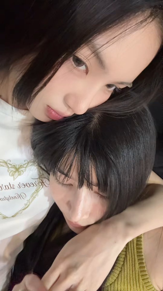 luvablexsana's tweet photo. tell me they're not dating look me in the eyes lie to me and tell me they're not dating #เบิ้ลจี่ #blejie https://t.co/lRXiU2mH6U