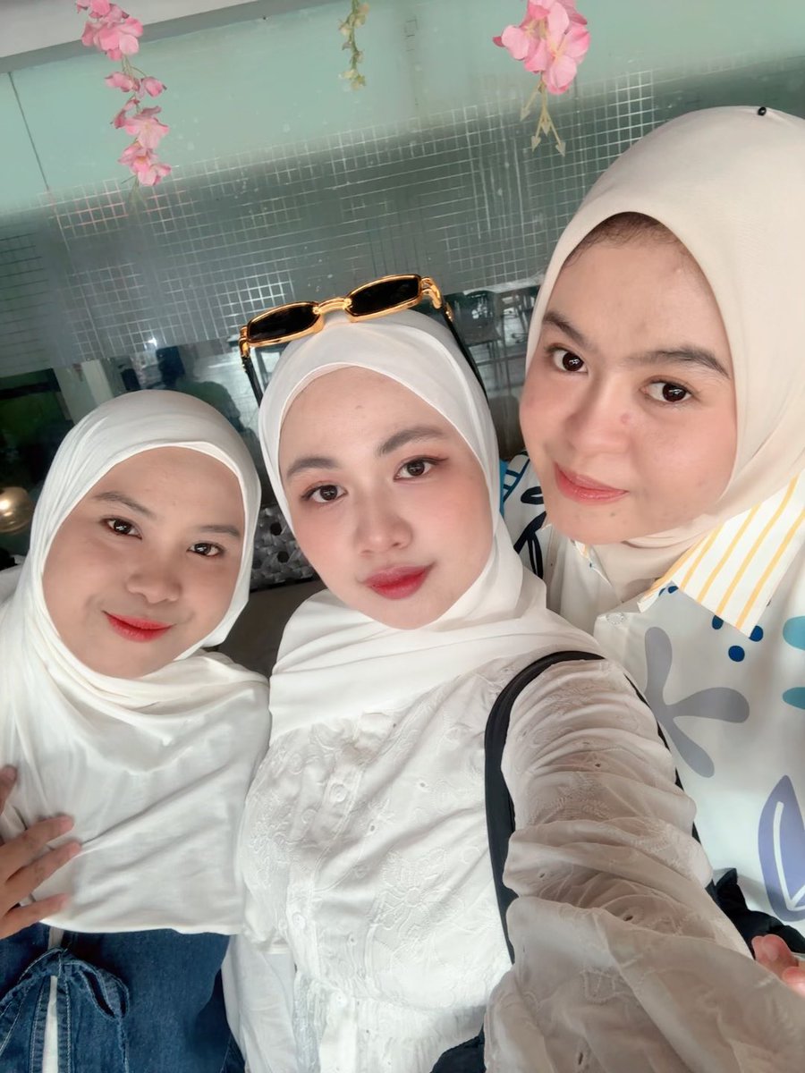 aannamrdna's tweet photo. Trip pertama bareng sobat ambyar… next umroh ga sih?hehe https://t.co/77ynAn2DYc
