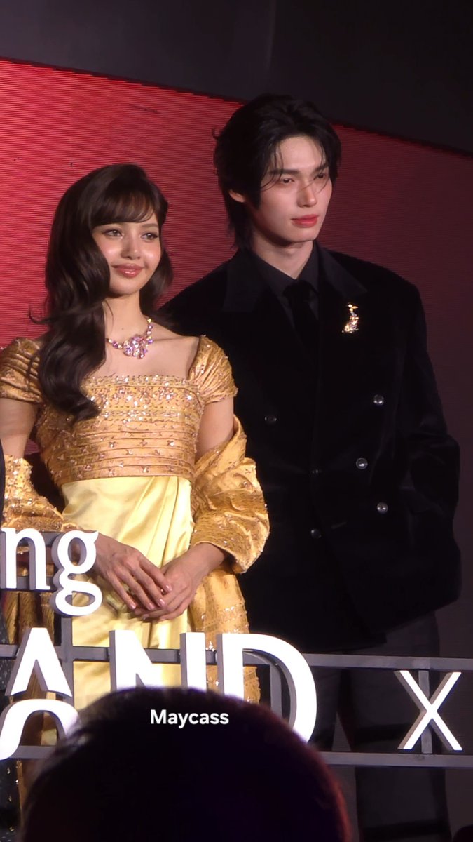 vousjay's tweet image. ลิซ่า กับ วินเม เฟรมตัวแม่ตัวพ่อระดับโลกสุดๆ ยืนข้างกันแล้วสวยหล่อกันมาก

#AmazingThailandxLISA
#AmazingThailandExclusiveNight