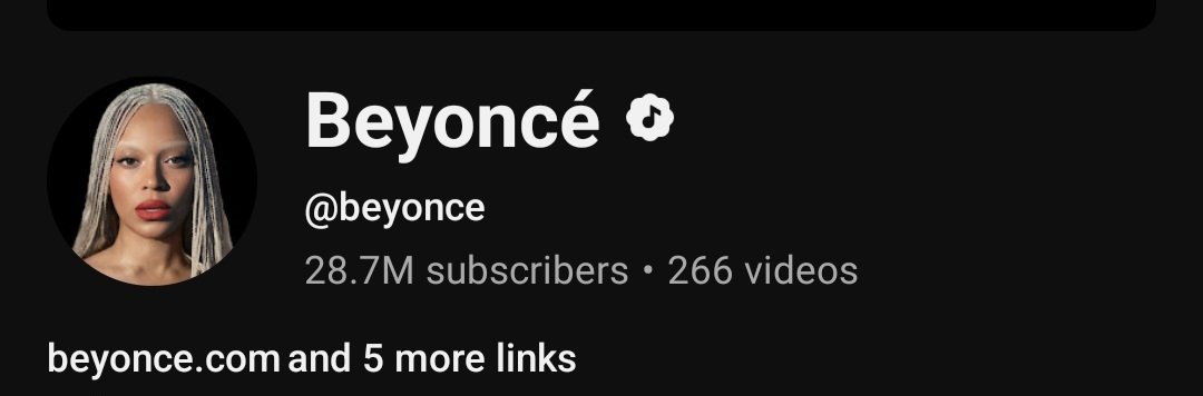 HelleeIsCozy's tweet photo. Can sb explain to me why the number of videos are shown different?

#Beyonce #youtube

@beyonceaccess @BeyLegion @beyoncepress https://t.co/vdkrjnToWI