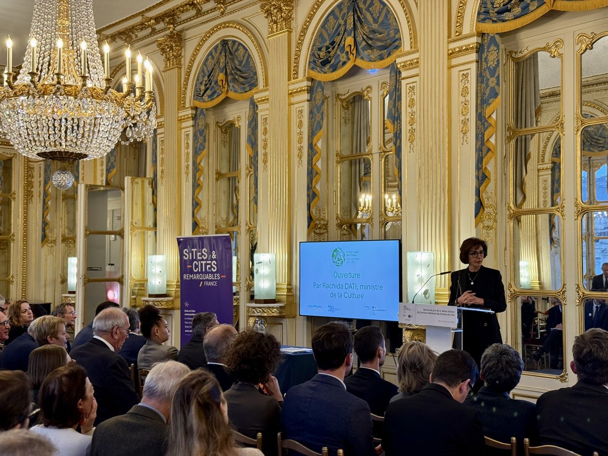 🏛️ Félicitations aux lauréats du Concours national des entrées de ville, célébrés hier au <a href="/MinistereCC/">Ministère de la Culture 🇫🇷</a> 👏 
Pau, La Ciotat, Laguenne-sur-Avalouze et Châtillon-Coligny : des projets exemplaires au service du cadre de vie et des territoires !