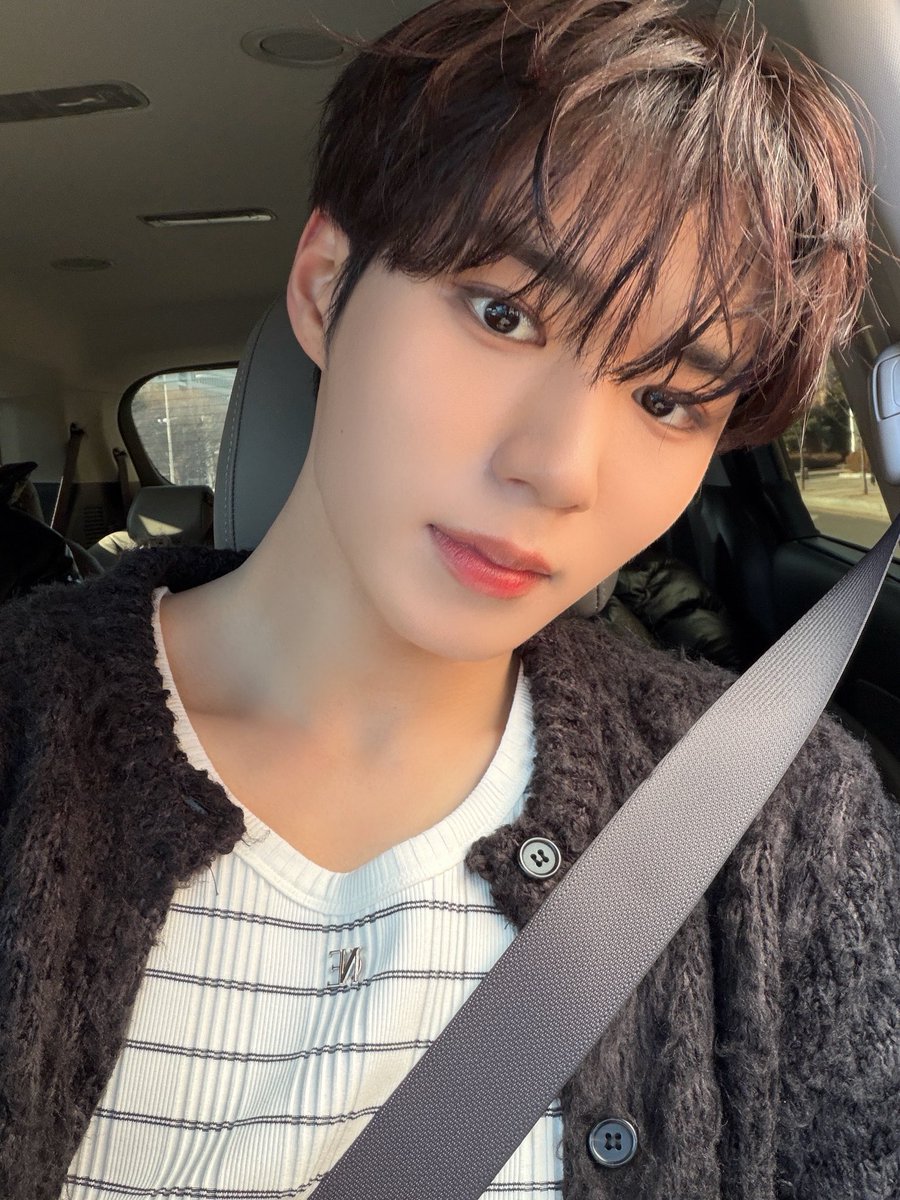 ALD1_official's tweet image. 바깥공기가 느껴지는 드라이브는 내 소확행☀️

#ALPHADRIVEONE #ALD1
#알파드라이브원
#JUNSEO #준서