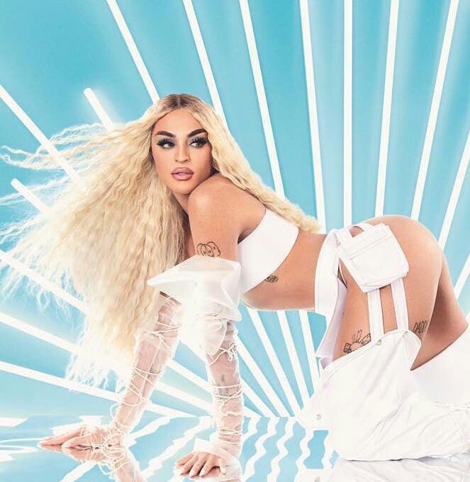 vittardua's tweet image. estou encantado com a pabllo fazendo uma releitura dos seus álbuns pra comemorar os 10 anos de carreira. 🥺