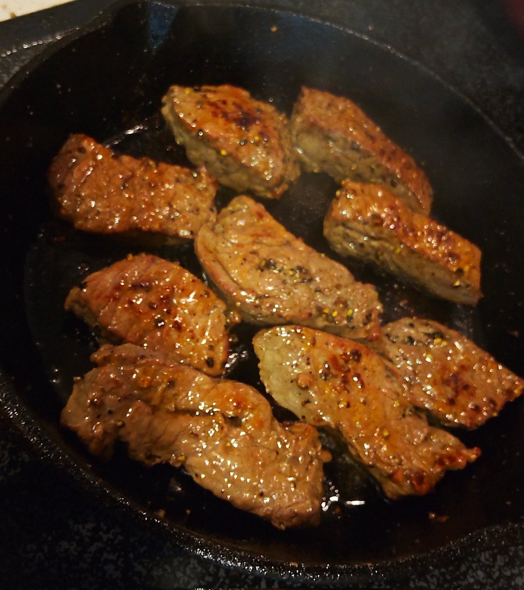 鉄スキレットの、真の力が目覚める...( ˇωˇ )
#低温熟成300円ビーフ 