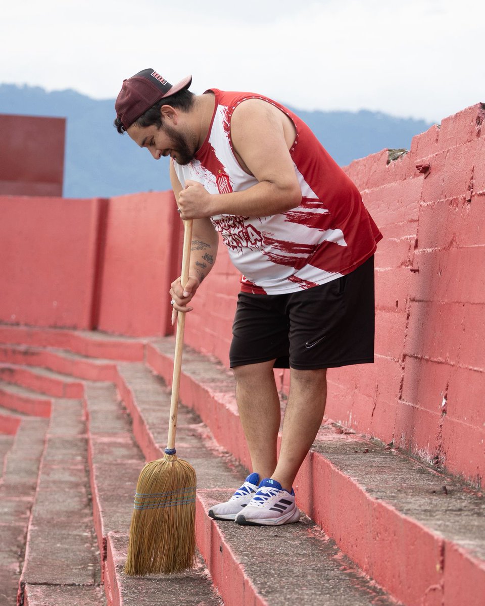 🔴⚪️ #Institucional

Por amor al Club 🇦🇹

En continuación a los trabajos que se vienen realizando, hinchas y socios comenzaron la limpieza general en diferentes sectores de las tribunas populares de La Ciudadela.

🫂 Esta iniciativa se propone como horizonte: un Club abierto, de